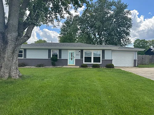 2063 W Highland Ln Photo 1
