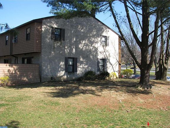 3rd image of 24 Bishop Dr