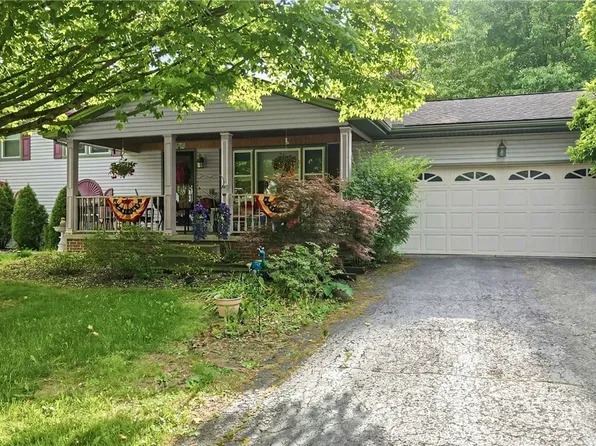 466 Wendemere Dr, Hubbard, OH 44425