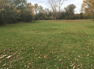 4660 Derbyshire Dr, North Randall, OH 44128