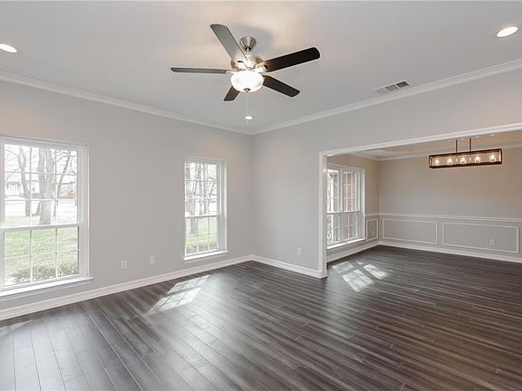 5th image of 255 Double Oaks Dr