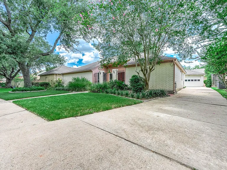 12302 Piping Rock Dr — Photo 3