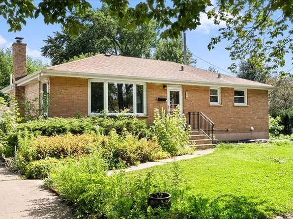 215 E Bryn Mawr Ave, Roselle, IL 60172
