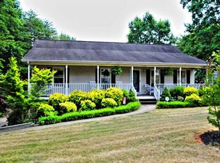 3708 Signet Dr, Winston Salem, NC 27101