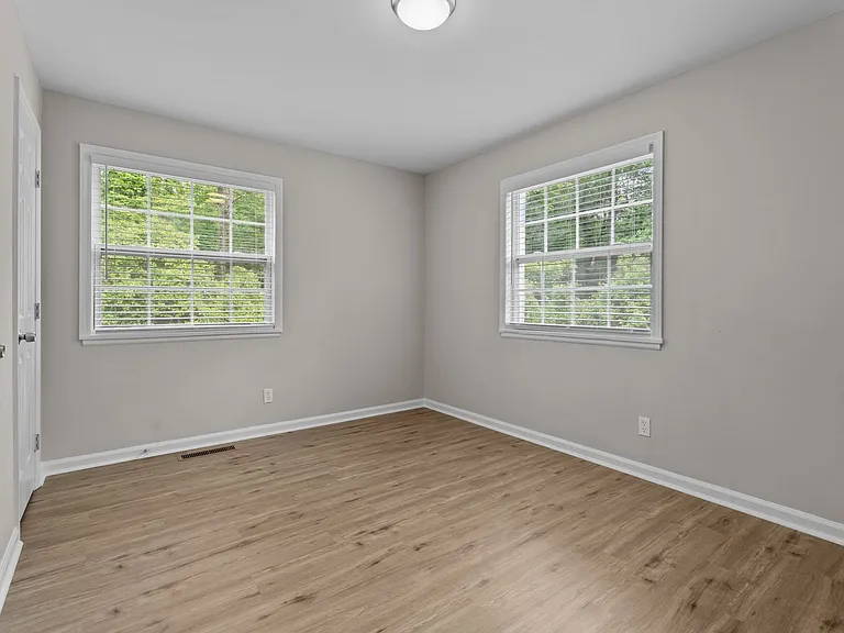 Donovan Place Apartments — Photo 15