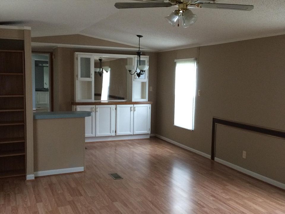 1st image of 102 Cedarwood Dr