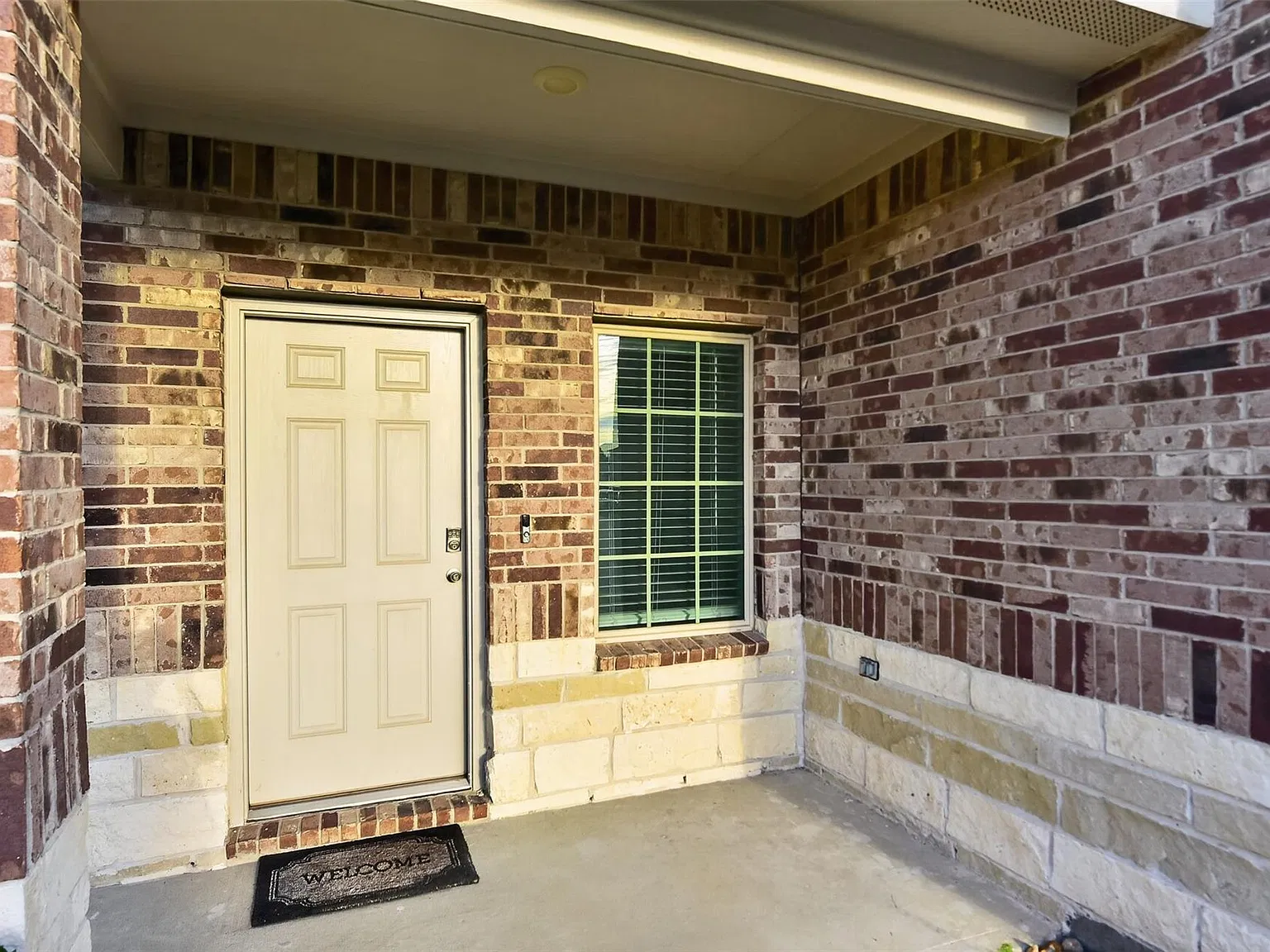 4 bed, 2.5 bath, 2161 sqft, $2,250 — Photo 3