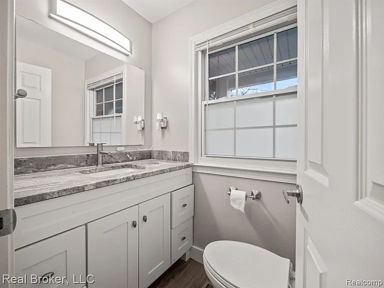 1909 Marie Cir — Photo 17