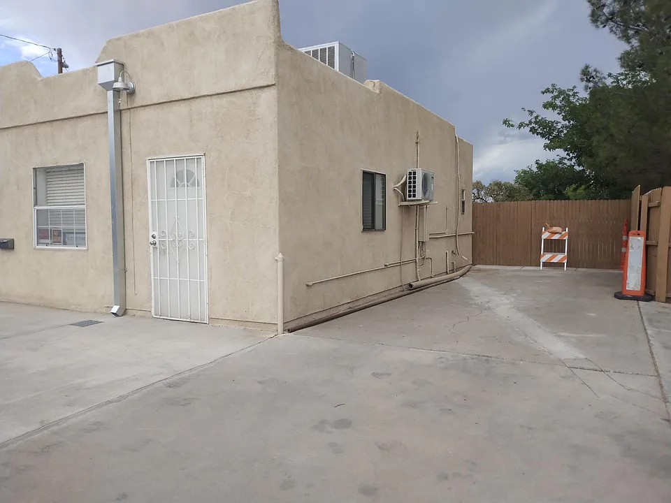 410 E Lohman Ave