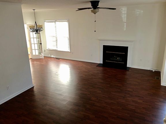 3rd image of 20 Duke Of Gloucester Cir