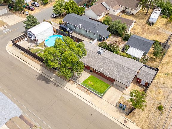 4th image of 1821 Montana Ave