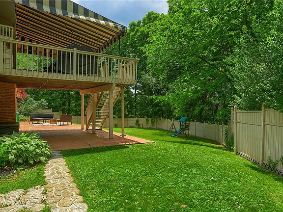 3rd image of 406 Chatham Ln