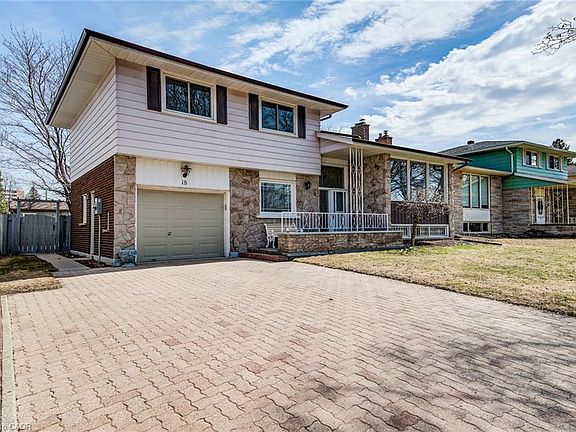 3rd image of 18 Champlain Cres
