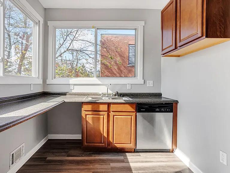 121 Dilworth St — Photo 25