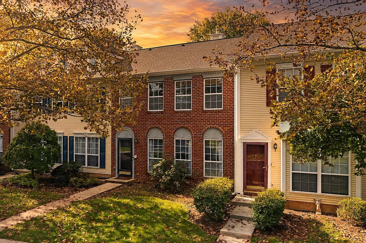 3 bed, 2.5 bath, 1776 sqft, $3,000 — Photo 1