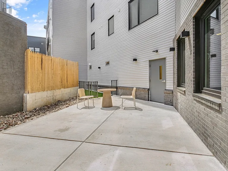 Beacon Flats — Photo 14