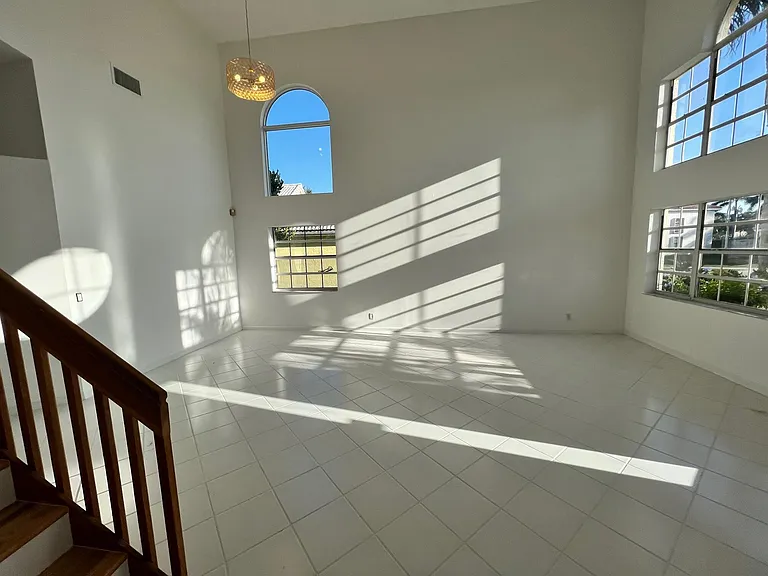 8501 Windy Cir — Photo 6