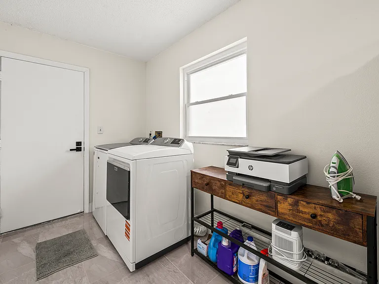 1260 Leslie Dr — Photo 24