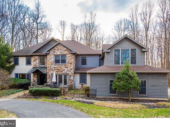5th image of 275 Foxgayte Ln