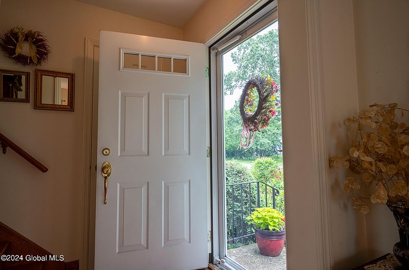4th image of 51 Greenleaf Drive