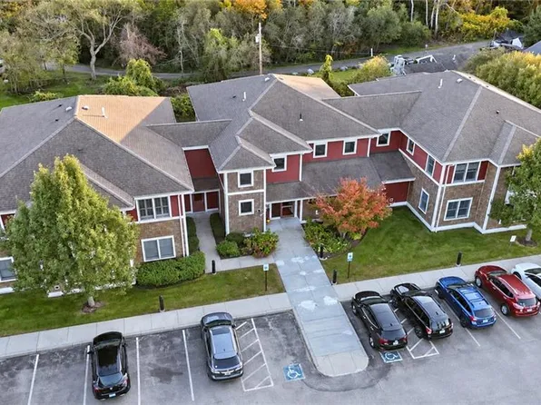 190 Clarke Rd APT 101, Narragansett, RI 02882