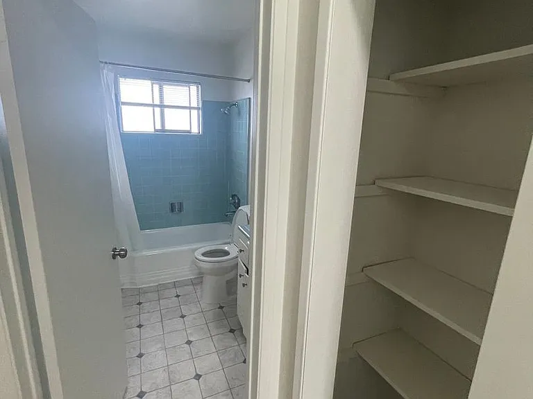 14341 Chandler Blvd — Photo 11