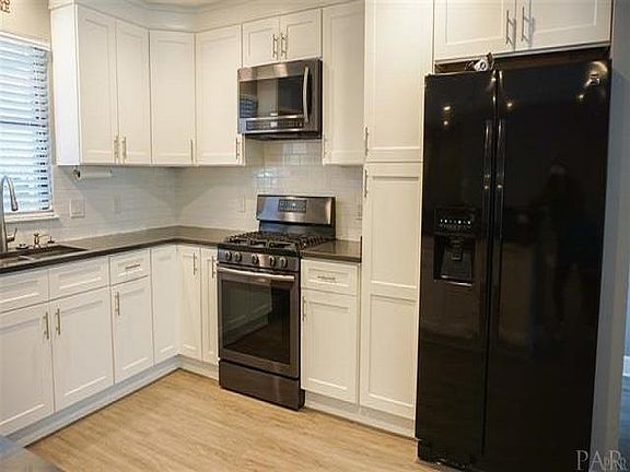 5th image of 410 Williamsburg Dr