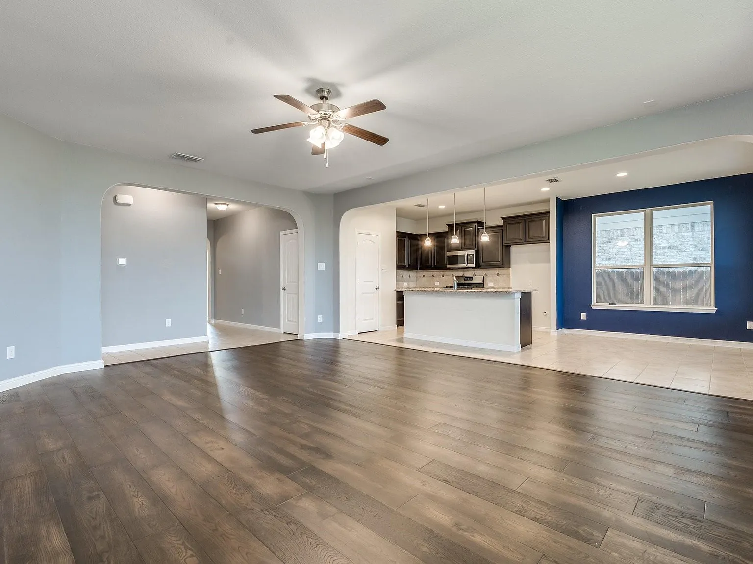3 bed, 1676 sqft, $2,350 — Photo 4