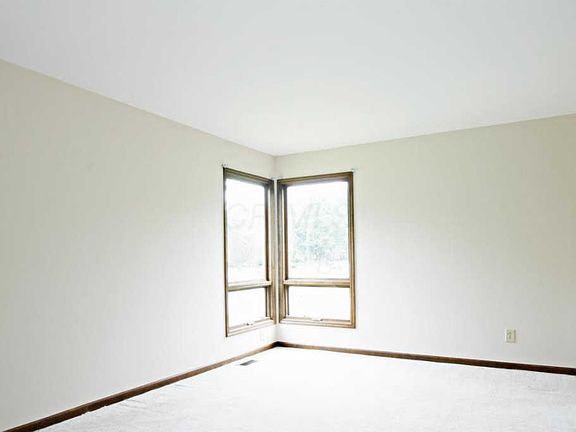 4th image of 352 Monterey Dr