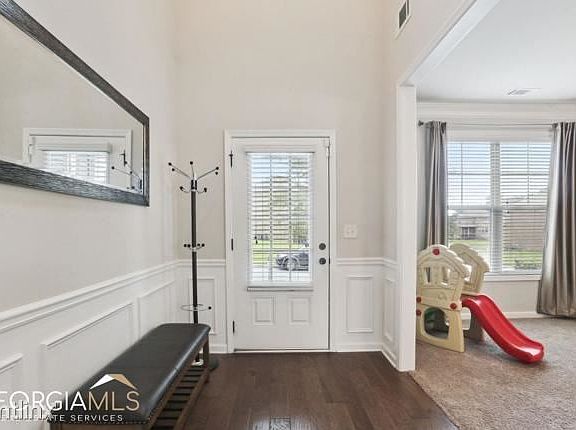3rd image of 507R Poppy Hill Ln