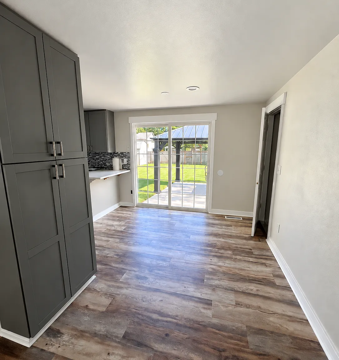 4 bed, 1500 sqft, $3,295 — Photo 4