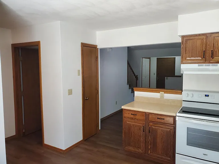 1335 Meadow Ln — Photo 6