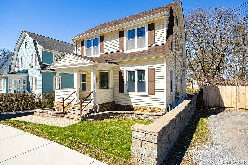 88 Innis Avenue photo 1