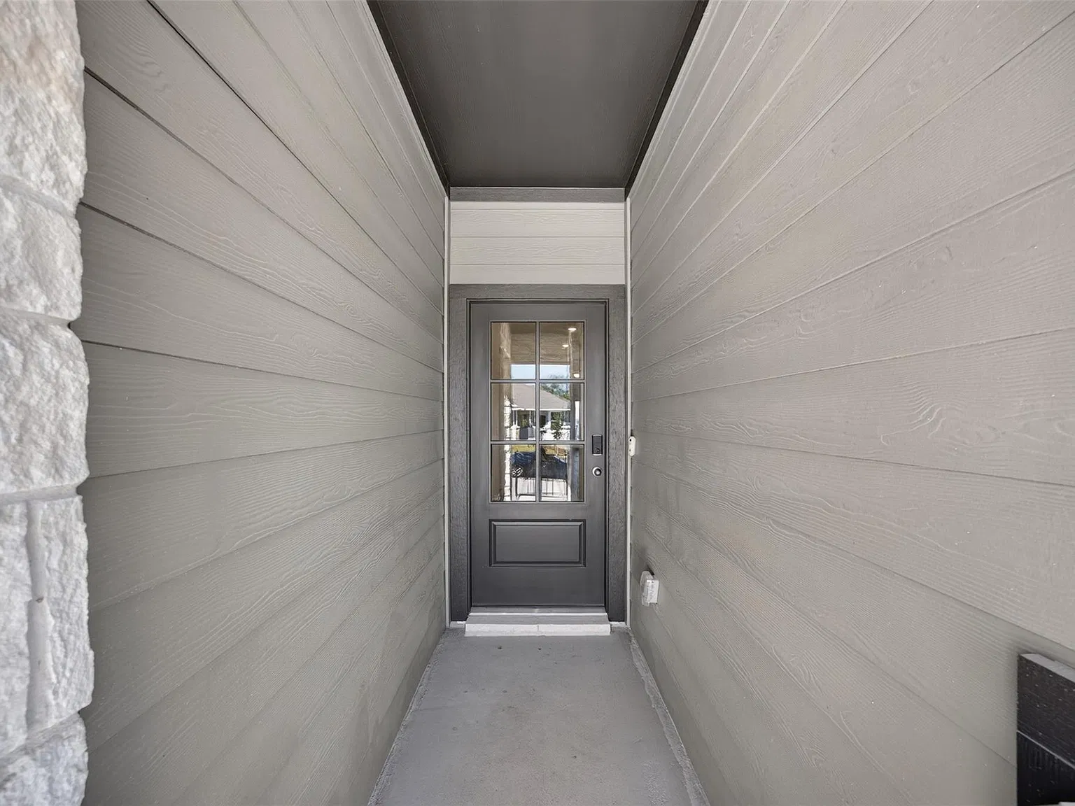4 bed, 3.0 bath, 2012 sqft, $2,300 — Photo 3