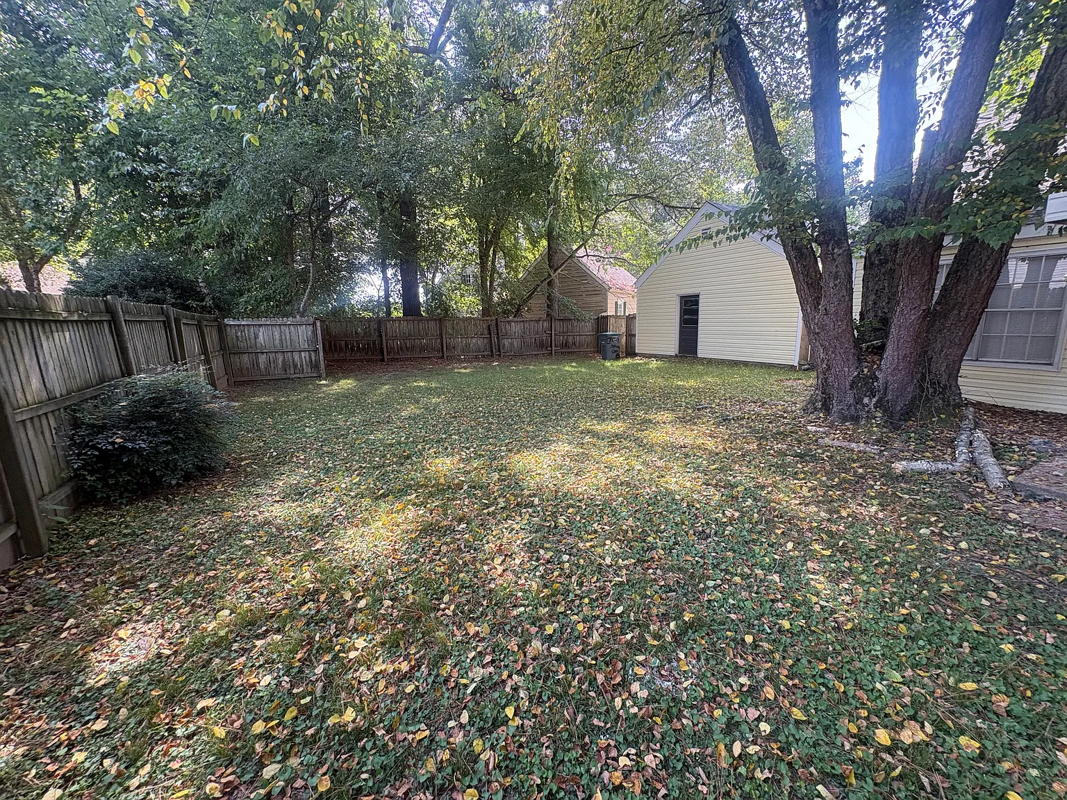 Beautiful 3-Bedroom 2-Bathroom Home + Garage — Photo 2