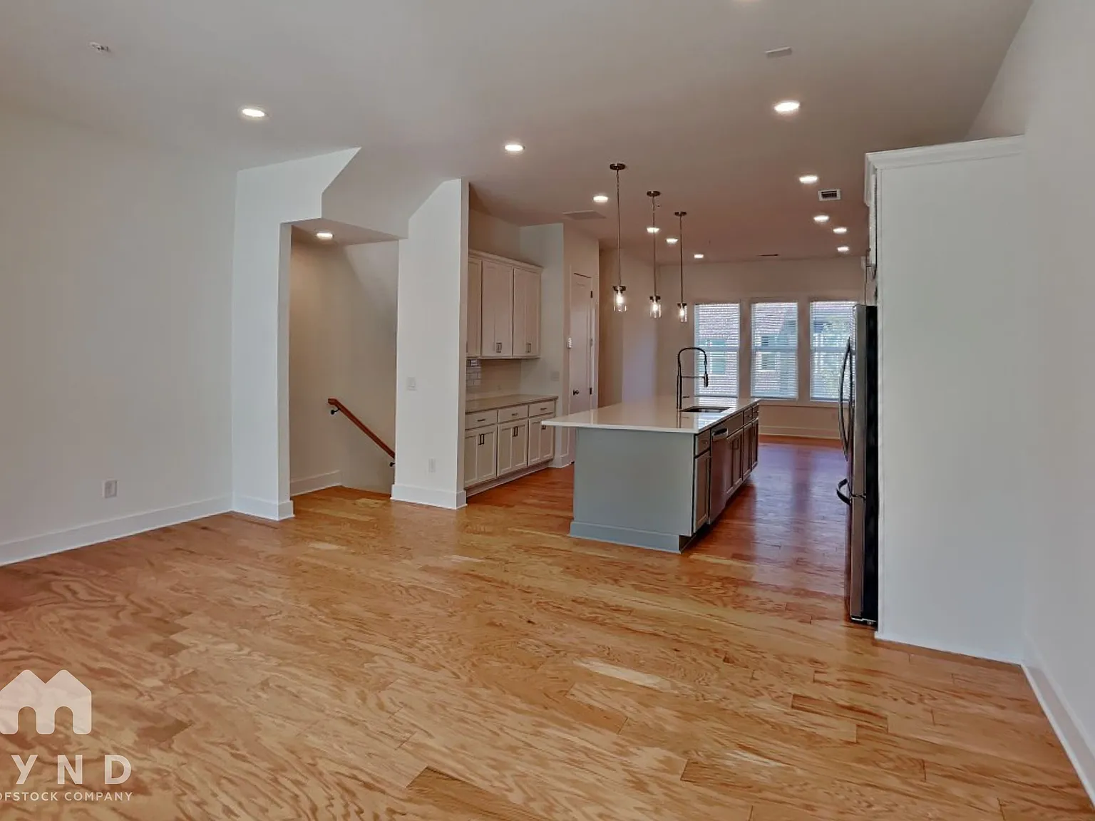 3 bed, 3.5 bath, 1919 sqft, $3,550 — Photo 4