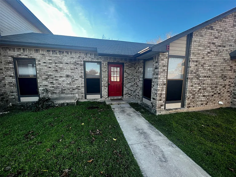 1204 Blackjack St #B — Photo 3