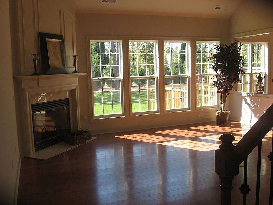 2nd image of 336 Belrose Dr