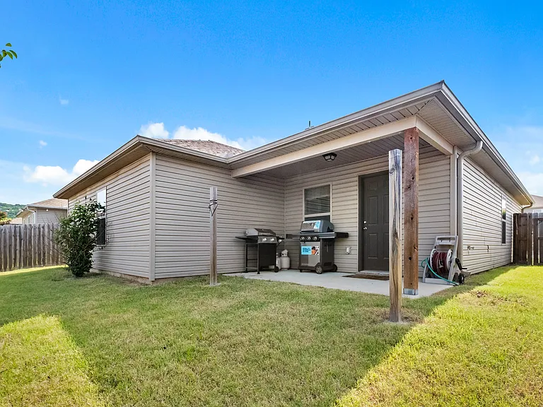 927 E Swift Dr — Photo 22