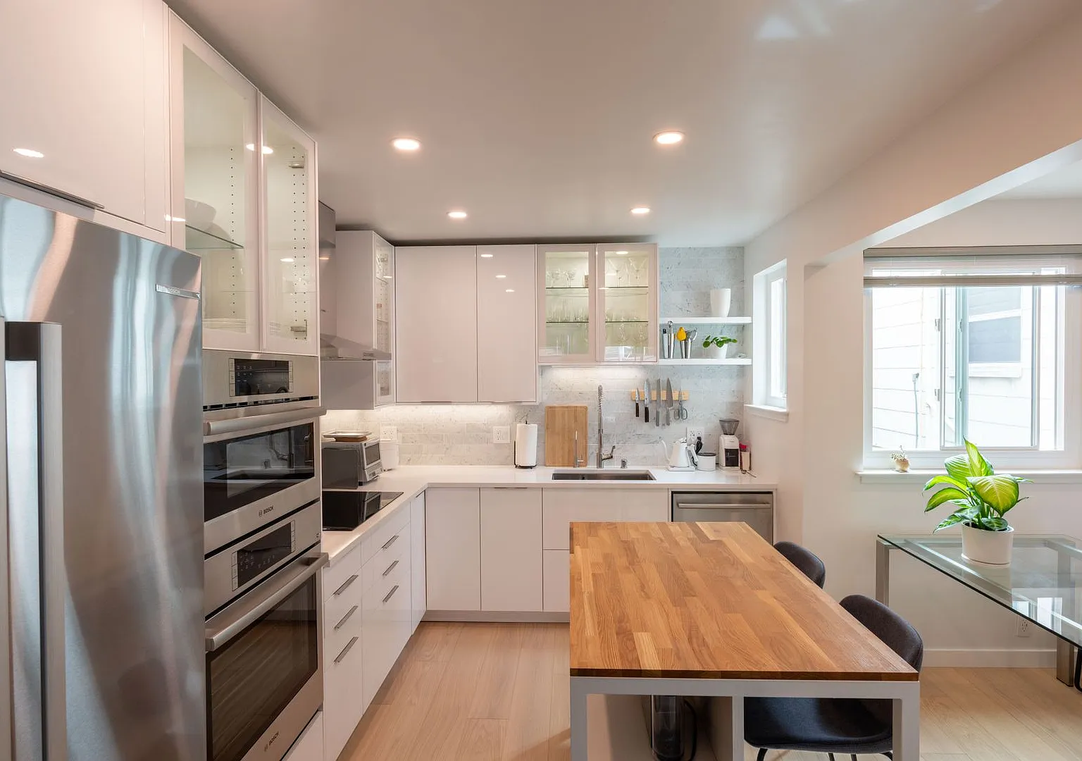 Epic REA - Amazing Noe Valley Renovated Top Floor Unit w/Garage Parking — Photo 3