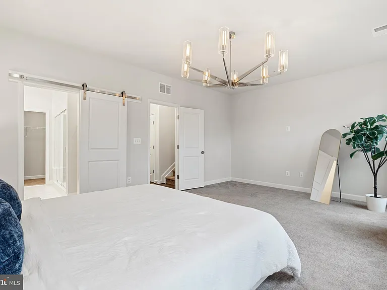 617 Leigh Way — Photo 35