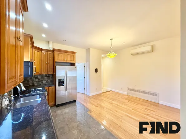 169 Sackett Street image 3 of 27