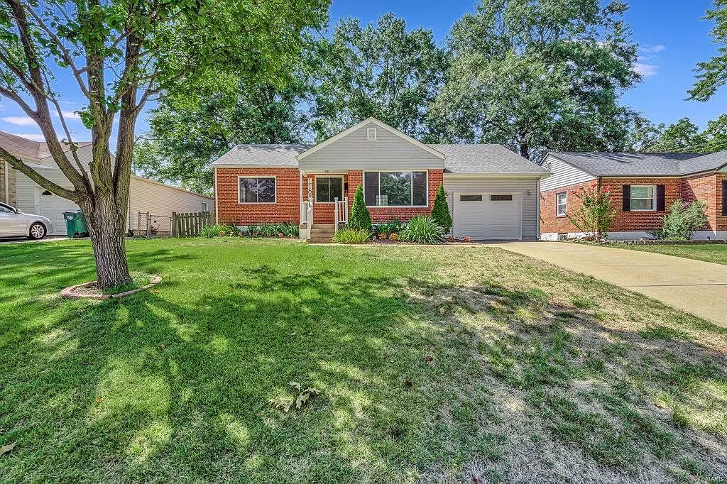 1107 Selma Ave photo 1