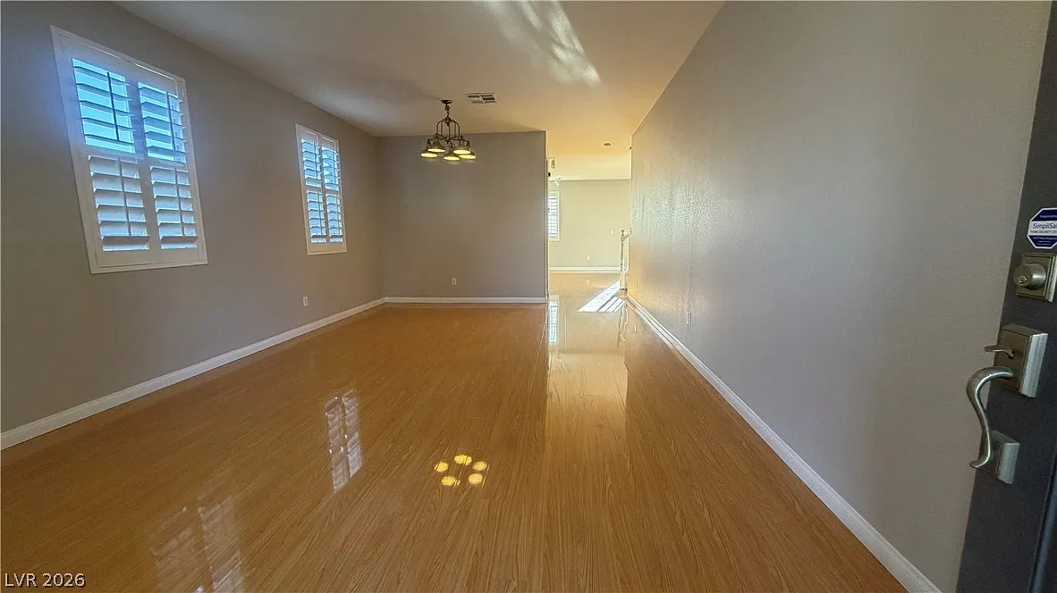 3 bed, 2.5 bath, 2467 sqft, $2,250 — Photo 3