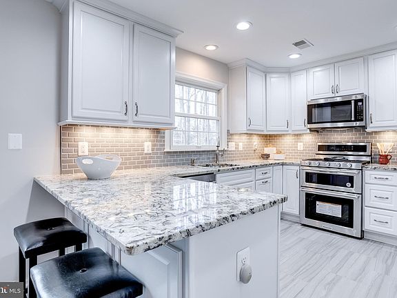 2nd image of 8506 Chase Glen Cir