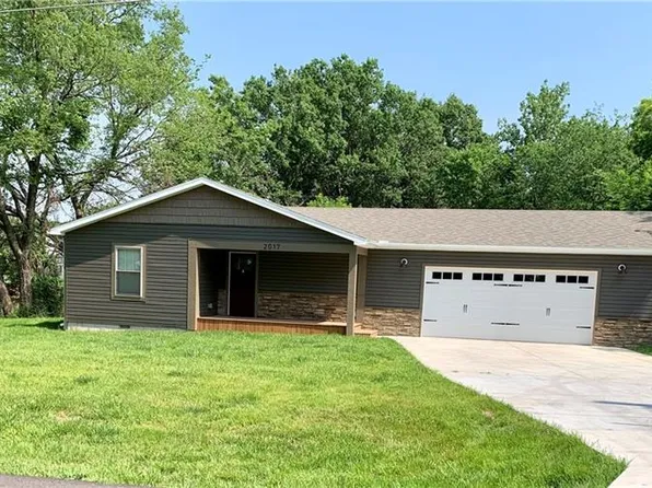 2017 E 14th St, Pittsburg, KS 66762