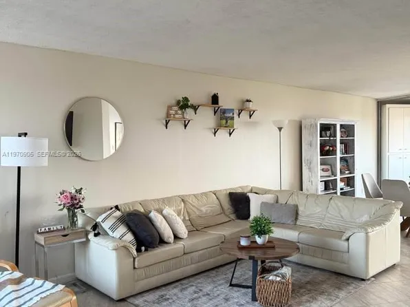 6911 Environ Blvd APT 8L, Lauderhill, FL 33319