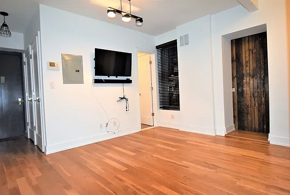 Rented by Bold New York | media 16