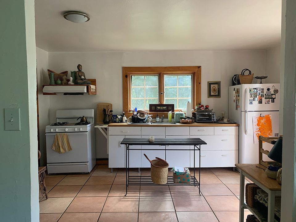 1st image of 20 Rose Ln #10