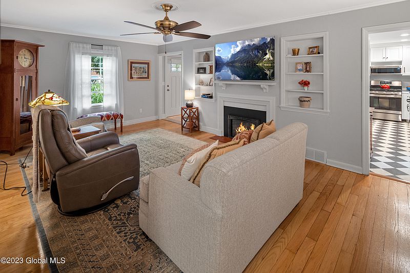 2nd image of 17 Jennifer Road